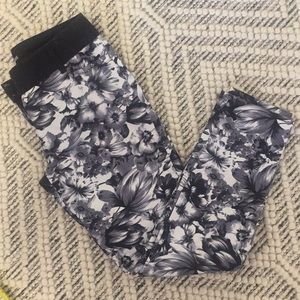 1 Black and white floral slim dress pants